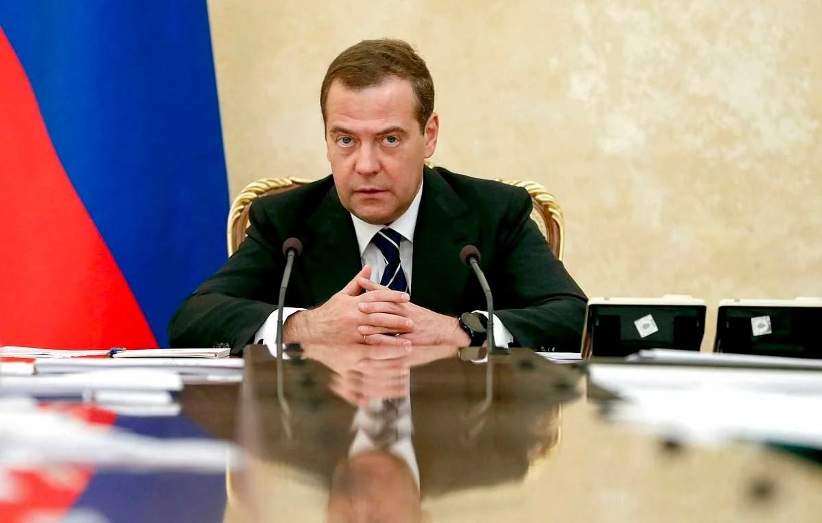 Dmitri Medvedev Rusiyanın bəzi qurumlarının müharibəyə hazır olmadığını etiraf edib
