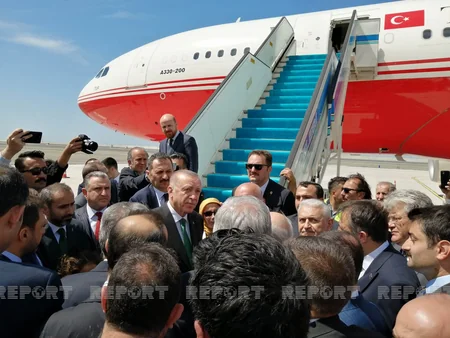President Ilham Aliyev arrives in Turkiye