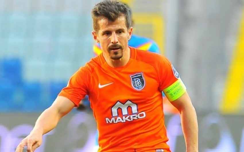 Emre Belözoğlu “Başakşehir”lə müqavilə müddətini uzadıb