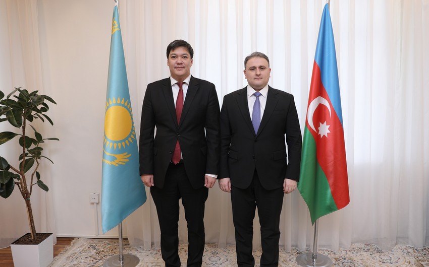 Azərbaycan və Qazaxıstan müdafiə sənayesi sahəsində əməkdaşlığı müzakirə edib