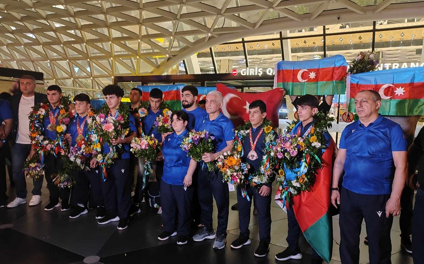 Avropa birinciliyində 14 medal qazanmış Azərbaycan yığması vətənə qayıdıb