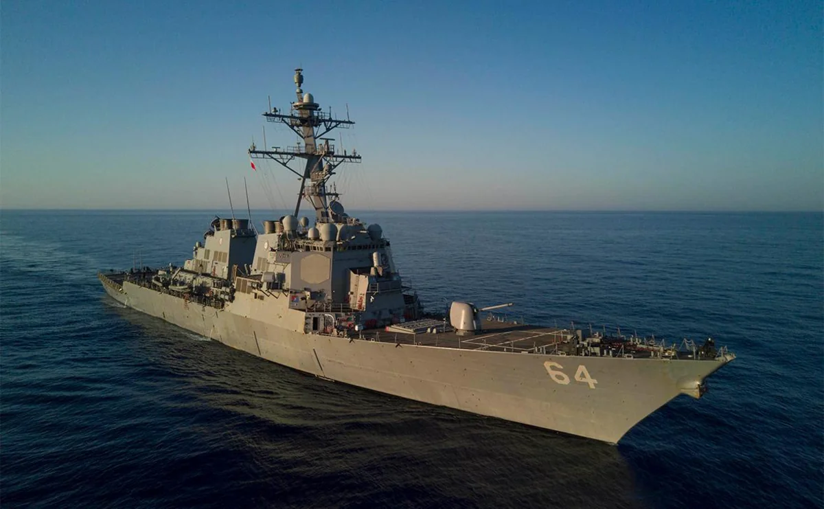 Эсминец ВМС США сбил в Красном море выпущенный из Йемена беспилотник