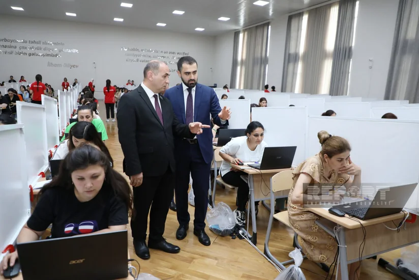 İctimaiyyət nümayəndələri müəllimlərin işə qəbulu üzrə imtahanları izləyiblər