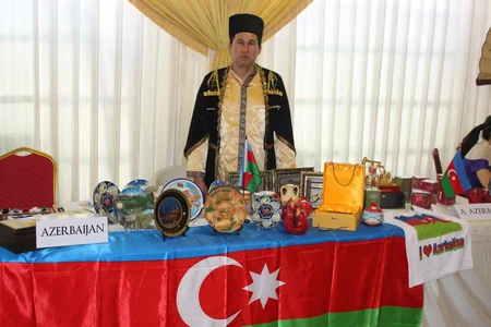 Azərbaycan BƏƏ-də keçirilən “Beynəlxalq Xeyriyyə Bazarı 2016” adlı aksiyada iştirak edib