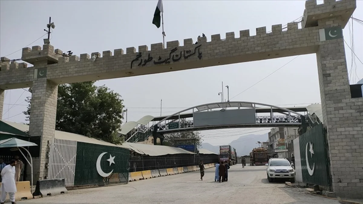 Torkham border between Afghanistan, Pakistan reopens