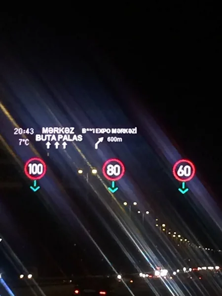 Bakının əsas prospektlərində güclü küləklə əlaqədar sürət həddi endirilib