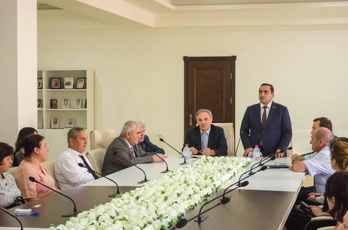 Əflatun Amaşov: Bir çox hallarda ədəbi dilin pozulması halları KİV-lərdə müşahidə olunur