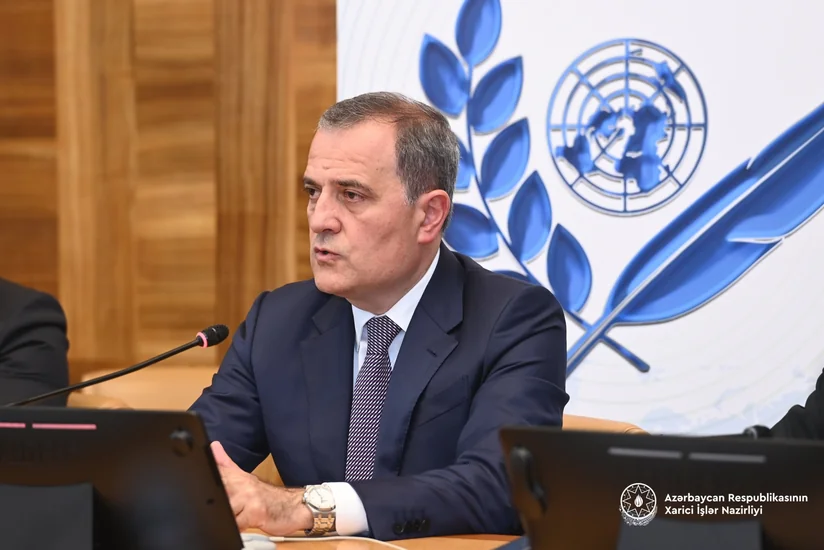 Ceyhun Bayramov Azərbaycanın sülh təşəbbüsləri barədə xarici jurnalistlərə məlumat verib - YENİLƏNİB