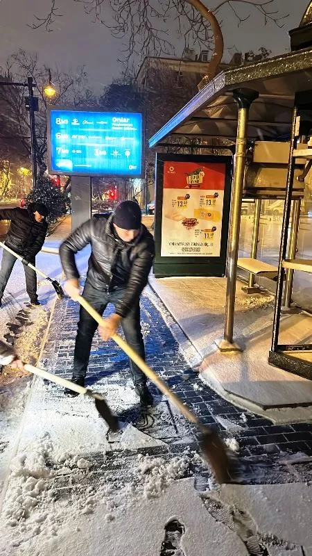 Bakının küçə və prospektləri gecə qardan təmizlənib