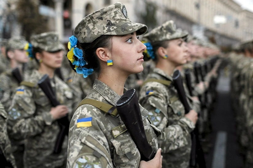 В Украине введут добровольный воинский учет женщин