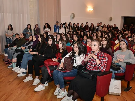AVRO-2020: Azərbaycan Dillər Universitetinin tələbə və müəllim heyəti ilə görüş keçirilib