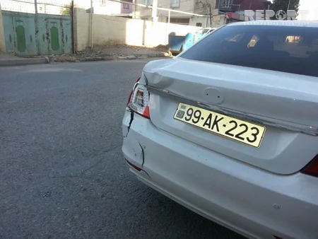 Abşeronda sərnişin avtobusu minik avtomobili ilə toqquşub