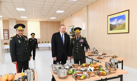 Prezident İlham Əliyev Cəmşid Naxçıvanski adına Hərbi Liseydə yenidənqurma işlərindən sonra yaradılan şəraitlə tanış olub - YENİLƏNİB - FOTO