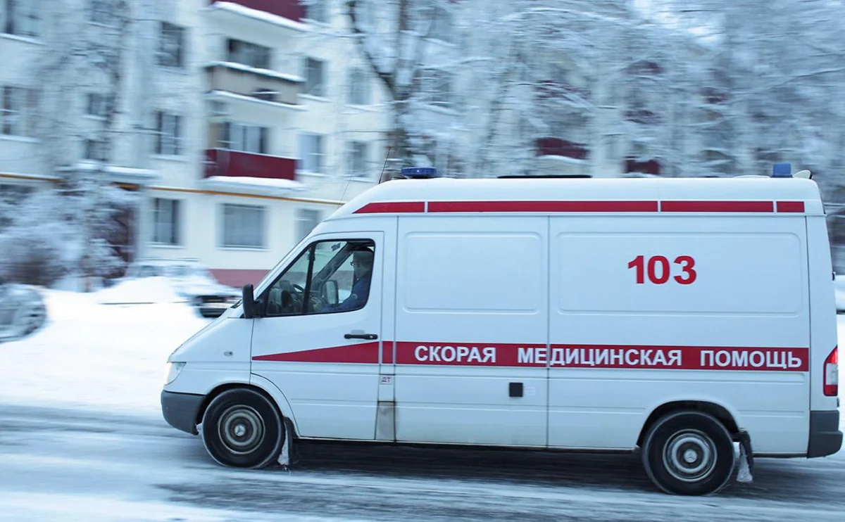 В Подмосковье из-за падения снега с крыши погиб подросток