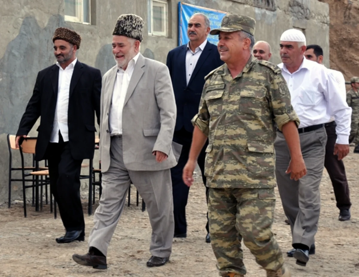 El ağsaqqalları işğaldan azad edilmiş Lələtəpə zirvəsində qurban kəsiblər