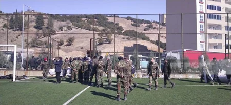 FHN Kahramanmaraşda sakinlərə humanitar yardım paylayır, çadırlar qurur