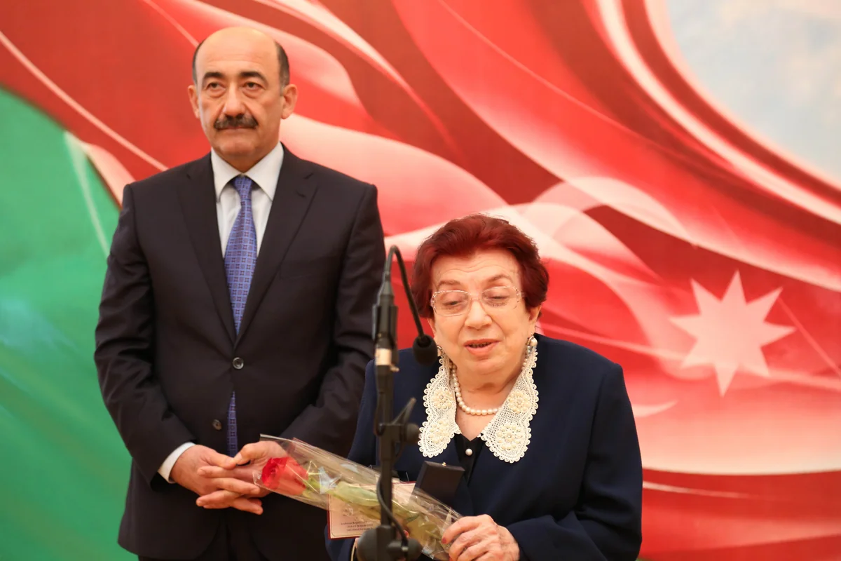 Fəxri adlar alan mədəniyyət və incəsənət xadimlərinə mükafatları təqdim edilib