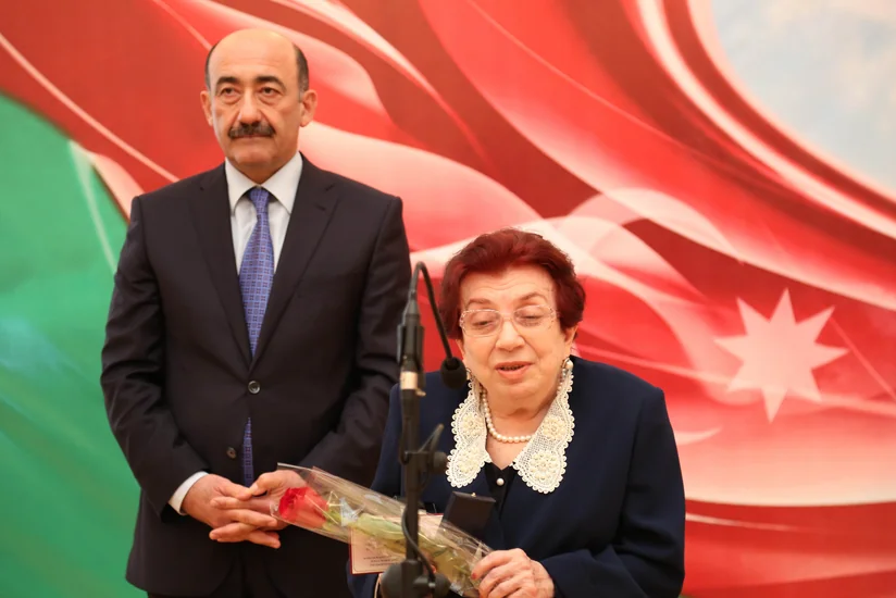 Fəxri adlar alan mədəniyyət və incəsənət xadimlərinə mükafatları təqdim edilib