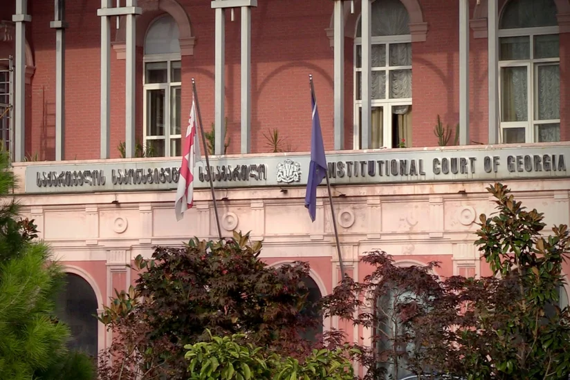 Gürcüstan hökuməti Prezidentlə səlahiyyətlərin bölünməsi ilə bağlı konstitusiya iddiası qaldırıb