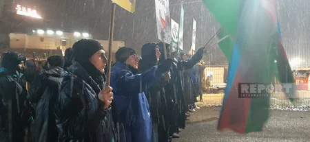 Несмотря на морозную погоду, экоакция на дороге Ханкенди-Лачын продолжается