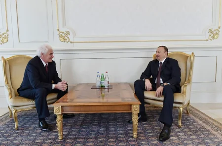 ​İlham Əliyev ölkəmizə yeni təyin olunmuş səfirlərin etimadnamələrini qəbul edib