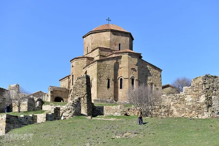 Xristianlığın ilk çağlarından yadigar - Cvari monastırı - FOTOREPORTAJ