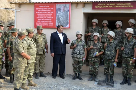 Ön səngərdə Ramazan bayramı qeyd edilib - FOTO