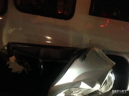 Bakıda sərnişin avtobusu qəza törədib - FOTO