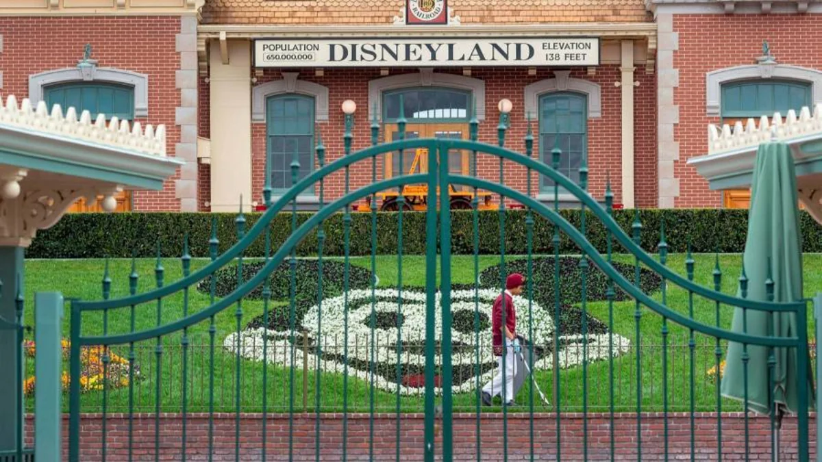 “Disney” 100 min əməkdaşını maaşı ödənilməyən məzuniyyətə göndərdi