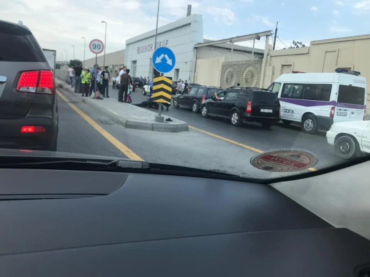 Ziya Bünyadov prospektində baş verən qəza tıxaca səbəb olub