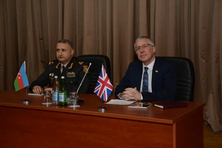 Azerbaijani servicemen successfully complete course of British Ministry of Defense