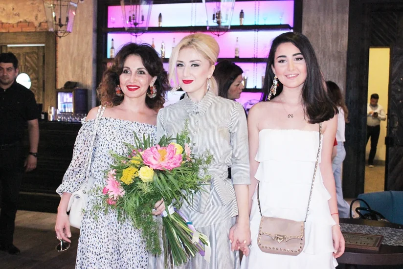 Bakıda modelyer Gülnarə Xəlilovanın Avropada milli geyimin təbliği üzrə layihəsinin təqdimatı olub