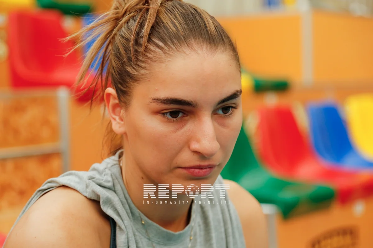 ​Voleybol üzrə Azərbaycan milli komandası yanan binanın qarşısında faciə qurbanlarını yad edib