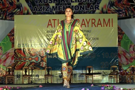 Azerbaijani kalaghai and silk exhibited in Uzbekistan's Atlas Bayrami