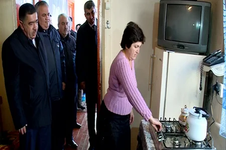 Sabirabad və Goranboy rayonlarının iki kəndinə ilk dəfə təbii qaz verilib