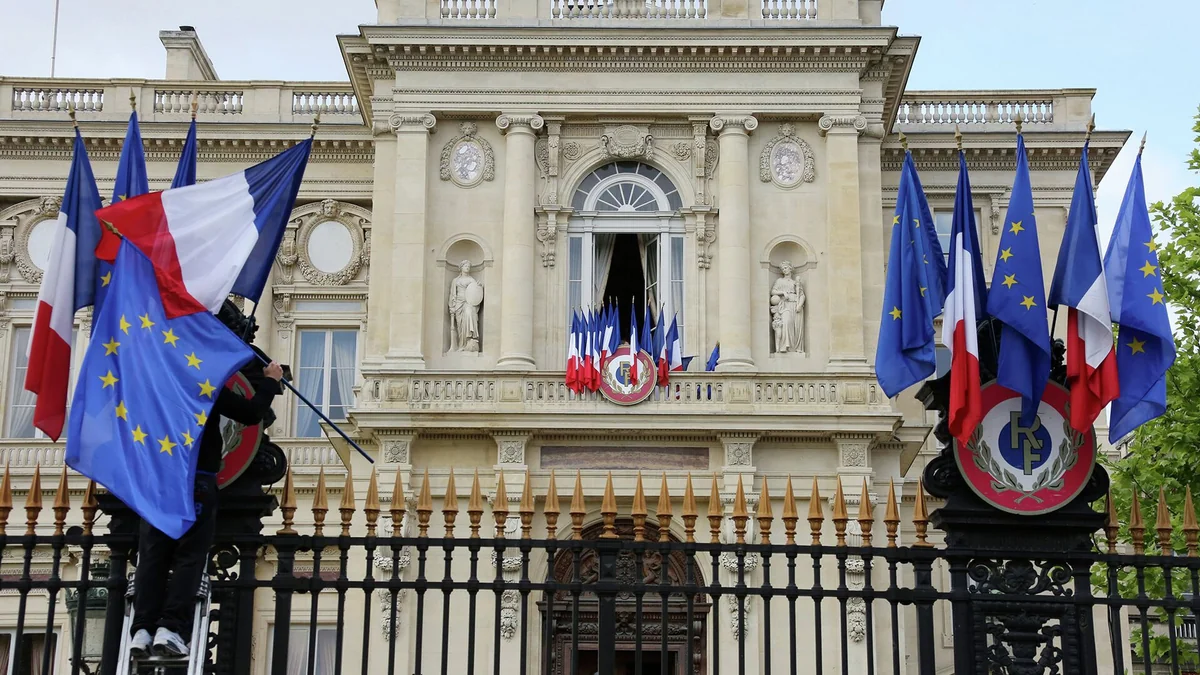 МИД Франции сообщил о 51 нападении на кандидатов на выборы в парламент