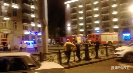 Bakının mərkəzindəki Şaurmada yanğın olub, işçilər təxliyyə edilib - FOTO - VİDEO