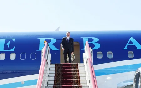 President Ilham Aliyev begins working visit to Russia