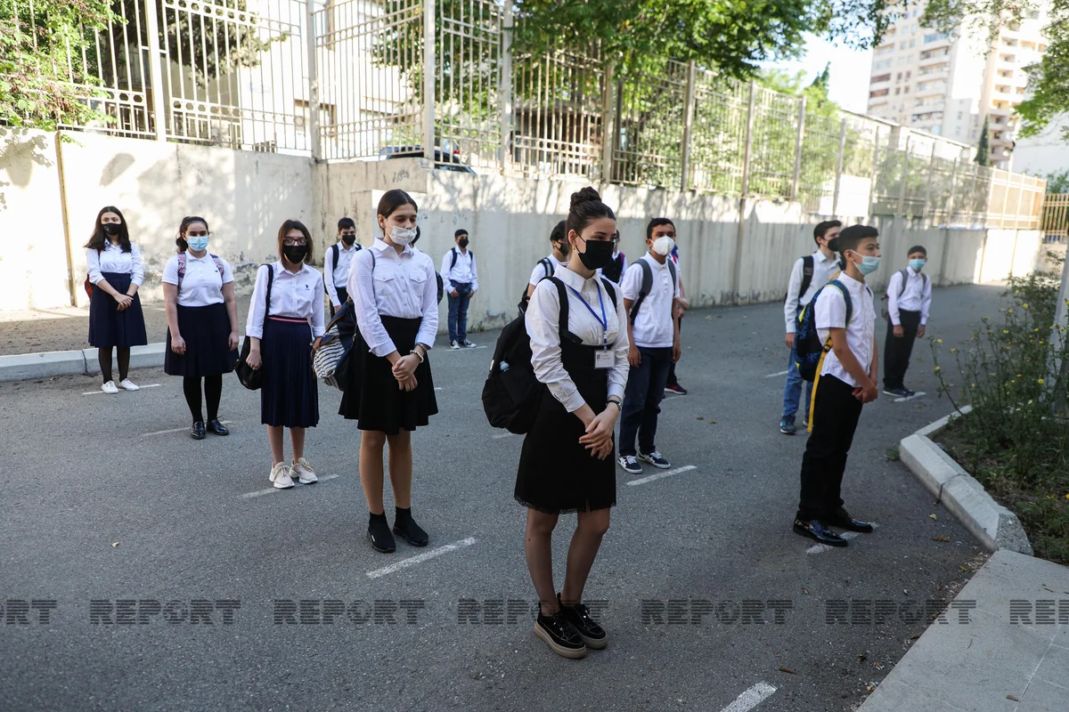 Təhsil müəssisələrinə giriş və çıxış zamanı şəxslər arasında sosial məsafə azaldılıb