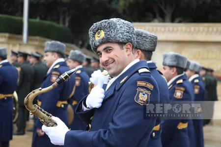 Bakıda hərbi orkestrlərin müşayiəti ilə Zəfər yürüşü keçirilib - YENİLƏNİB