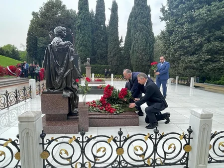 Ambassadors of Ukraine, Georgia, Moldova honor memory of great leader Heydar Aliyev