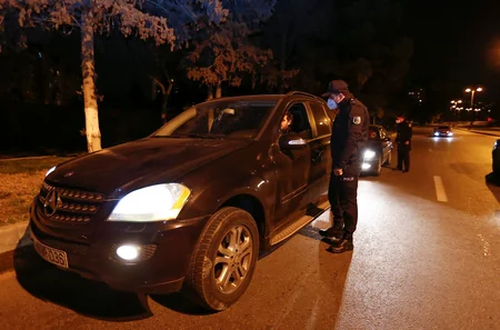 Bakıda evdən çıxma icazəsi olmayan sürücü və sərnişilər cərimələnib