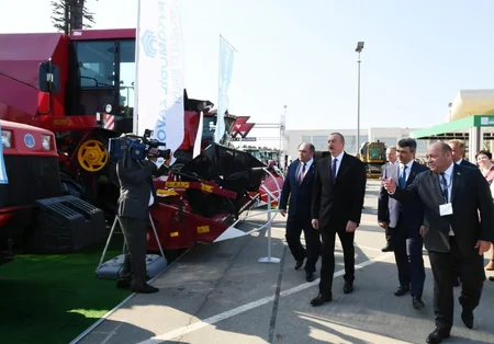 Prezident İlham Əliyev XXV Azərbaycan Beynəlxalq Qida Sənayesi və XIII Azərbaycan Beynəlxalq Kənd Təsərrüfatı sərgiləri ilə tanış olub - YENİLƏNİB