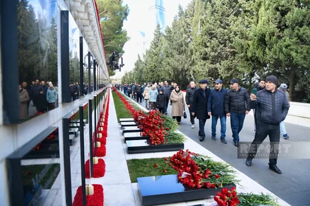 Şəhidlər xiyabanına xalq ziyarəti davam edir - FOTOREPORTAJ