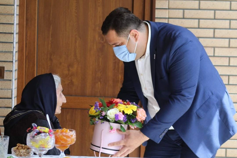 Gürcü mer azərbaycanlı qadını 100 illik yubileyi münasibətilə təbrik edib