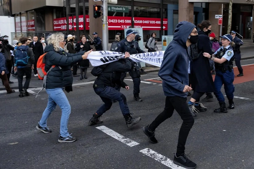 В ходе акций протеста в Сиднее полиция арестовала 11 митингующих