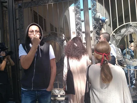 Gürcüstan parlamentinin qarşısında etiraz aksiyası başlayıb