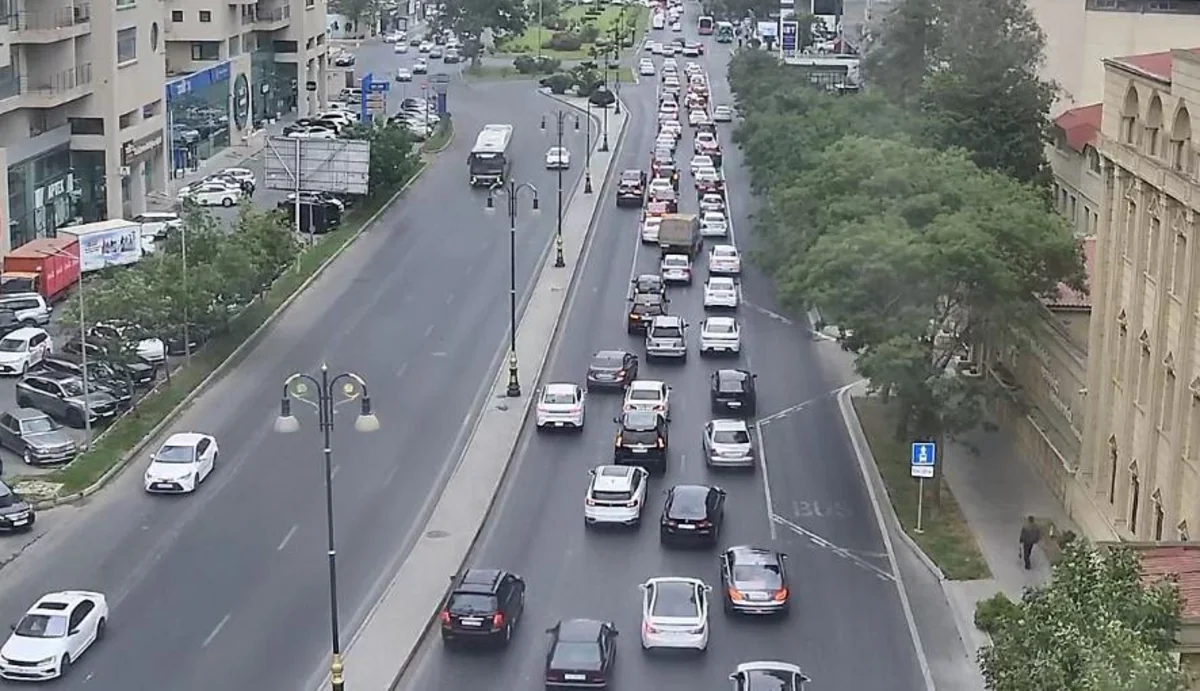Bakının bəzi yollarında nəqliyyatın hərəkəti çətinləşib