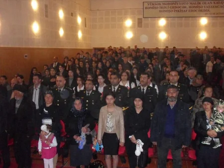Aprel şəhidinə həsr olunmuş Daş heykəlin nağılı kitabının təqdimat mərasimi keçirilib