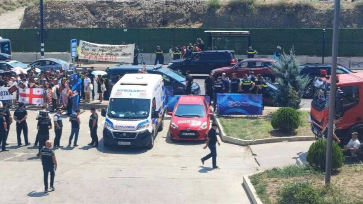 Rusiyalı idmançılar Tbilisidə etiraz aksiyası ilə qarşılanıb